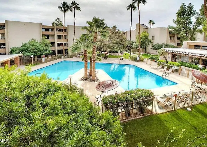 Lux Scottsdale
